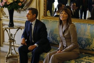 Pope Bans Carla Bruni From the Vatican