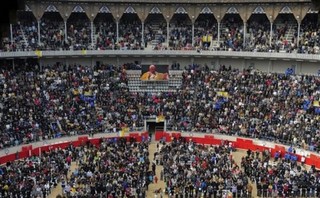 Pope Defends Family as Spain's Gays Hold 'Kiss-In'