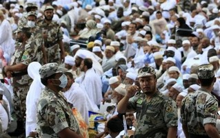 Haj Pilgrims Flock to Mount Arafat for Forgiveness