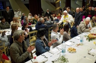 Pope Has Lunch With Hundreds of Poor