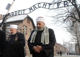 Muslims Honor Jewish Victims of Auschwitz