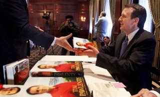 Obama and Pawlenty Court Evangelicals for 2012