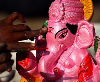 India Court: Make Idols with Clay, Not Toxic Paint